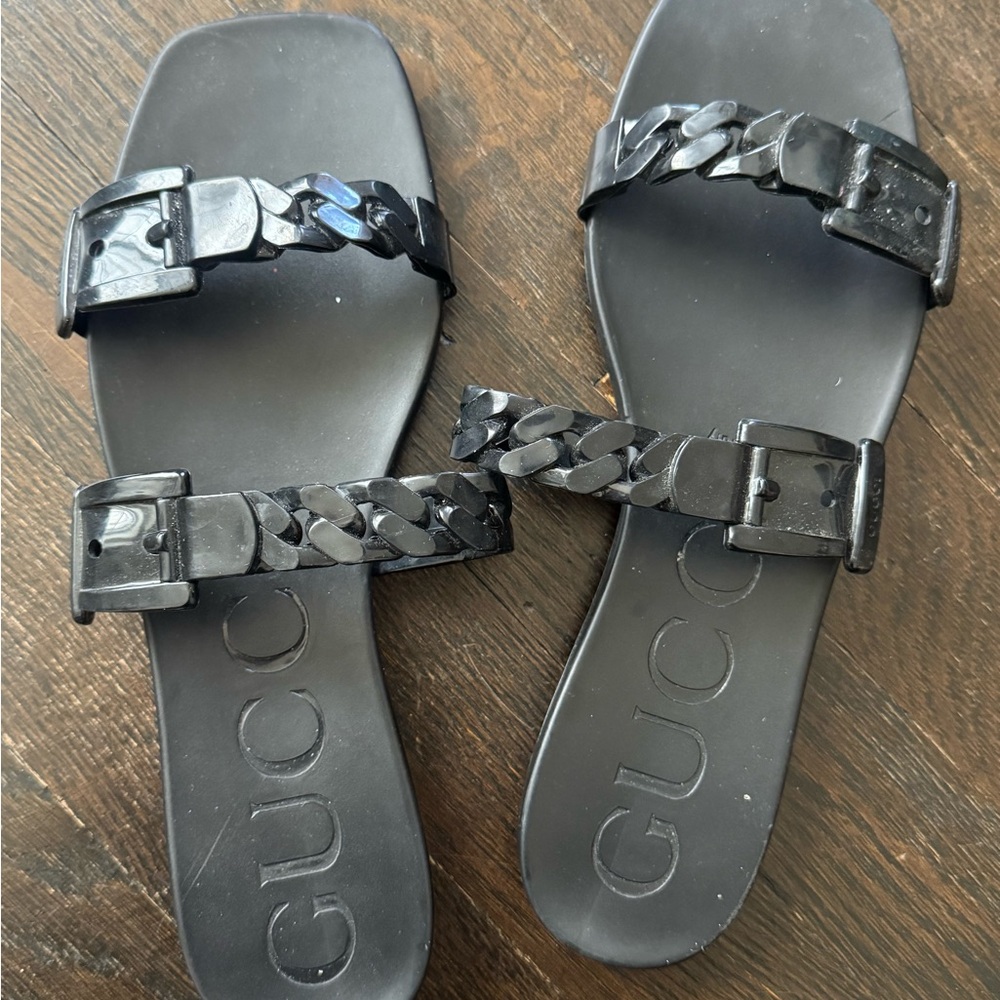 Trendy Black Rubber/Waterproof Sandals!